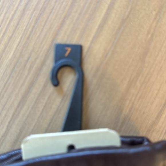 Isotoner Leather Globes Womens size 7. New with tags - Picture 4 of 5